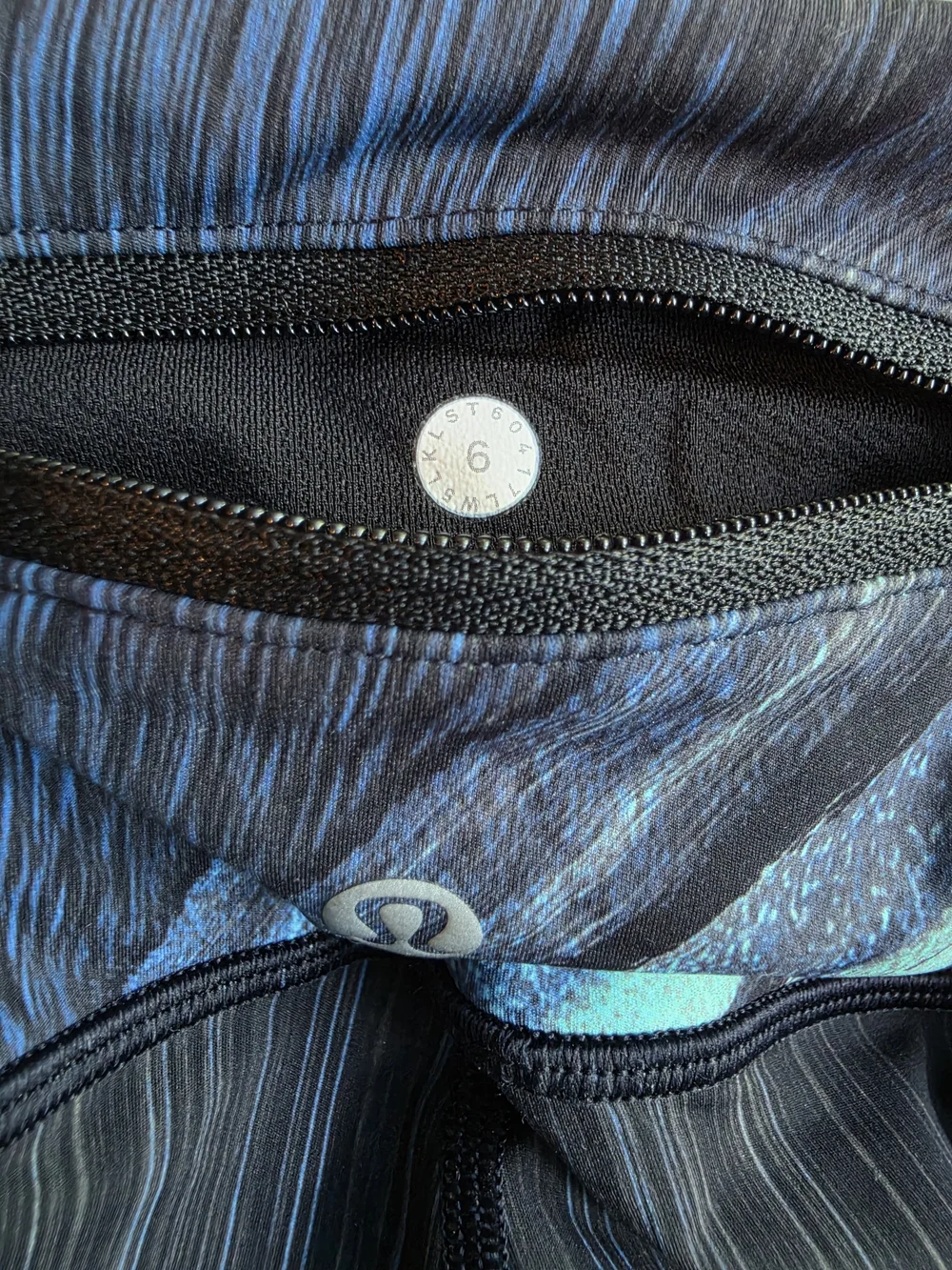 Lululemon Abstract Print Leggings Lux Material Black W/Blue, Teal & Magenta, Red - Picture 8 of 8